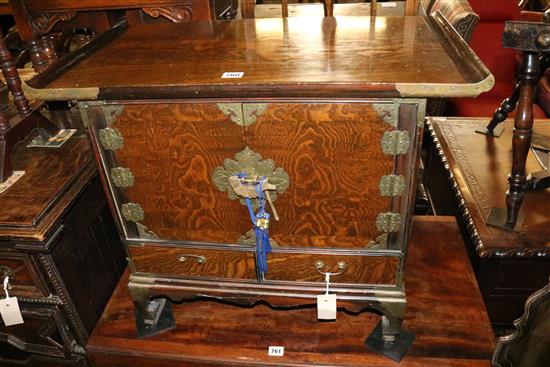 Japanese small tansu fitted a pair of doors and two drawers